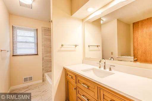 8324 62nd Avenue N, Brooklyn Park, MN 55428