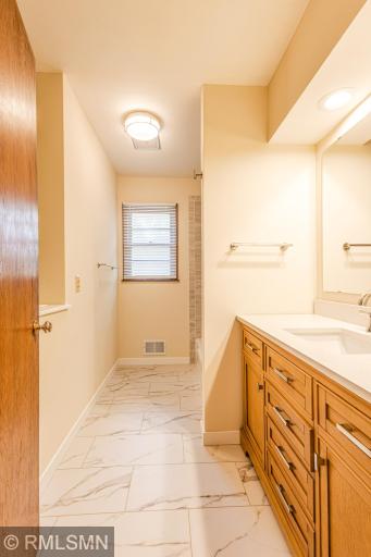 8324 62nd Avenue N, Brooklyn Park, MN 55428