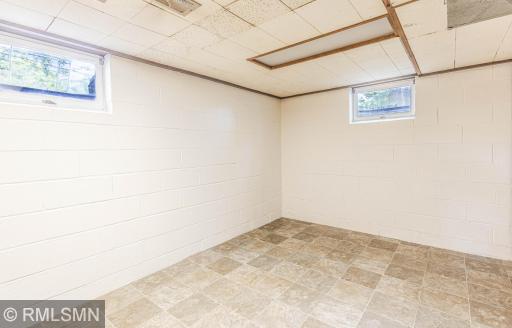 8324 62nd Avenue N, Brooklyn Park, MN 55428