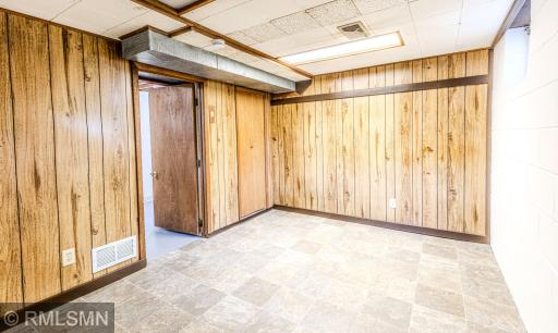 8324 62nd Avenue N, Brooklyn Park, MN 55428