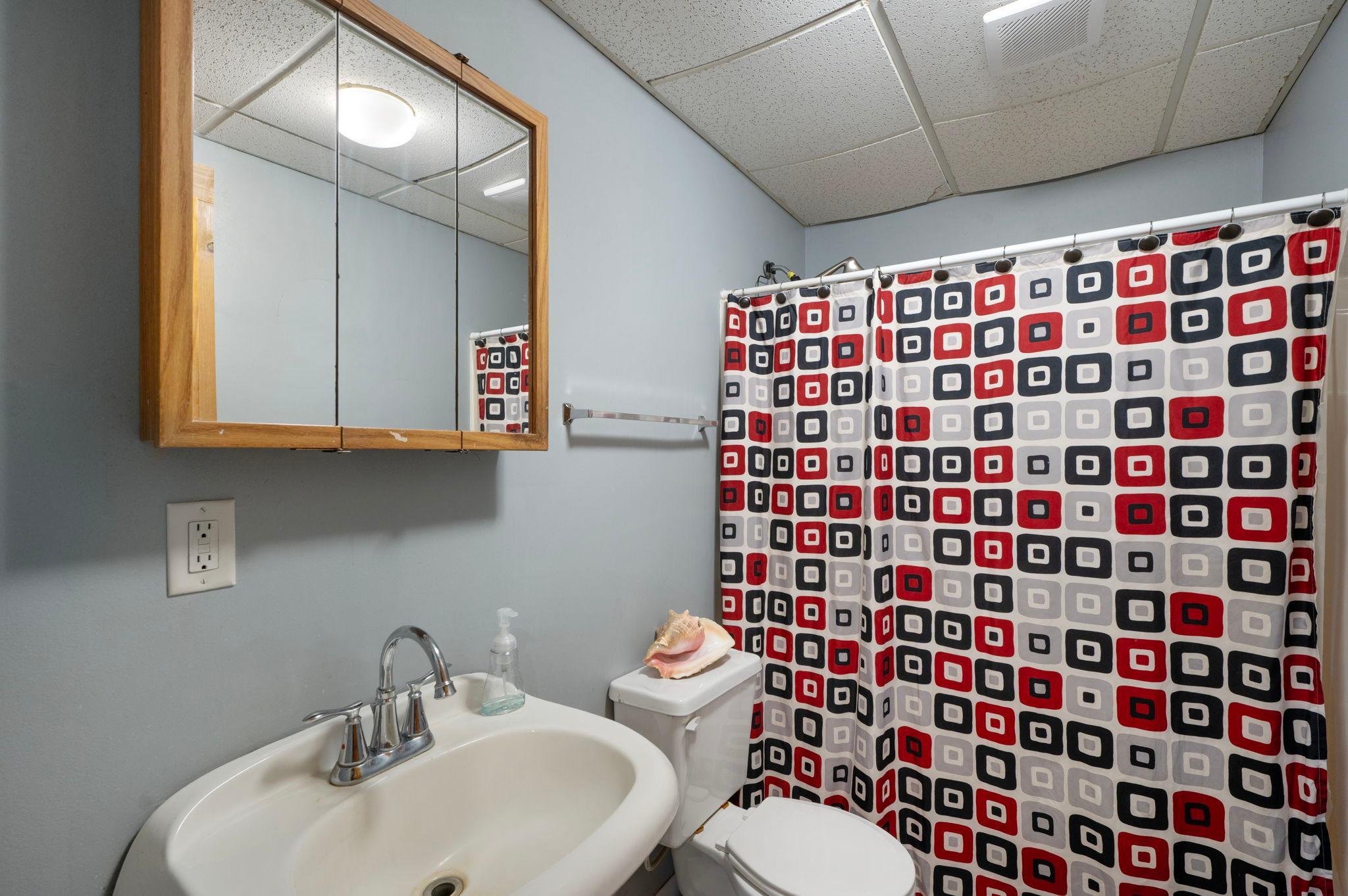 Lower Level Full Bath