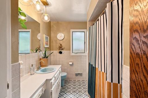 Full Bathroom