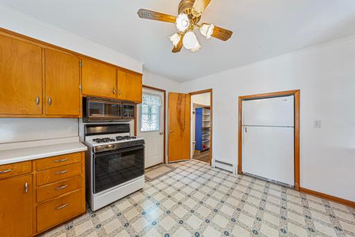 932 3rd Avenue NW, Faribault, MN 55021