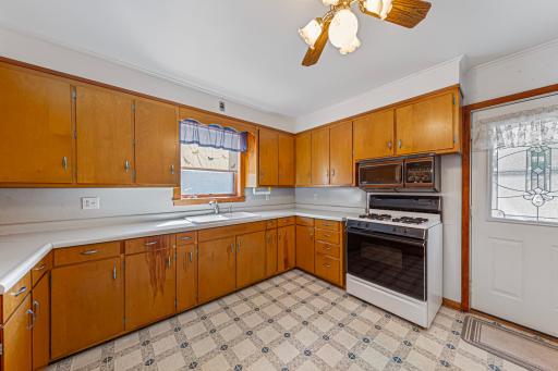 932 3rd Avenue NW, Faribault, MN 55021