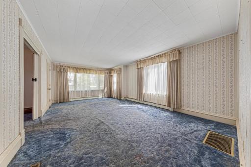 932 3rd Avenue NW, Faribault, MN 55021