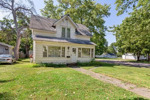 932 3rd Avenue NW, Faribault, MN 55021