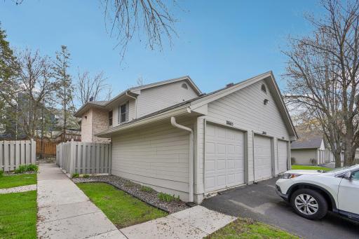 Garage:Front yard .jpg