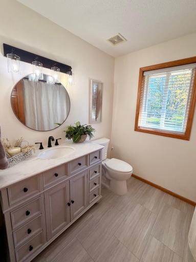 Full bath Upper level