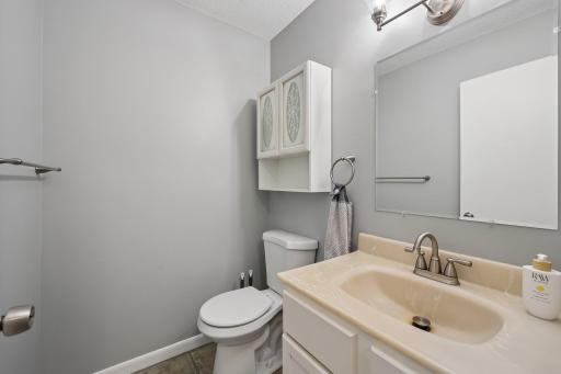 Main floor 1/2 bath