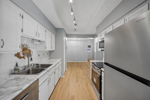 Updated kitchen with new appliances!