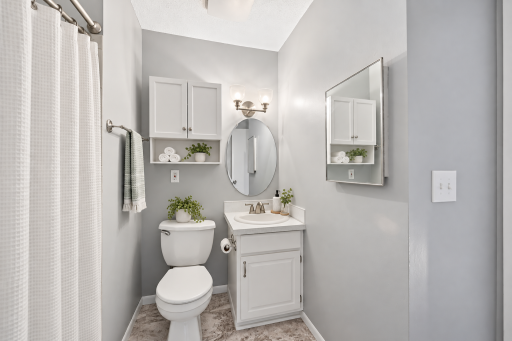 Upper level full bath