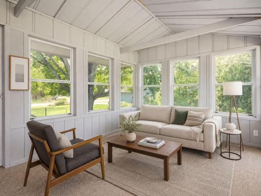 Sunroom virtually staged