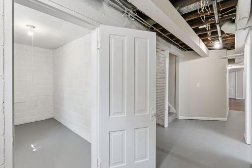 42-web-or-mls-3407 N Logan Ave-42.jpg