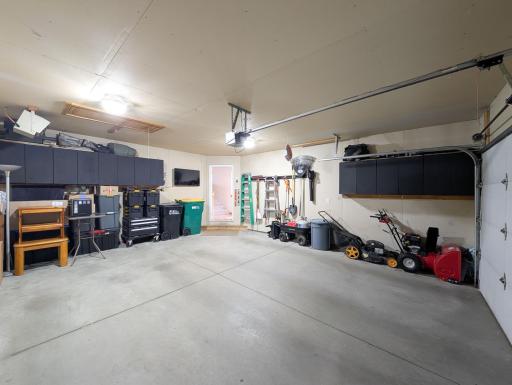 L2P042-707 14th Ave E West Fargo.jpg