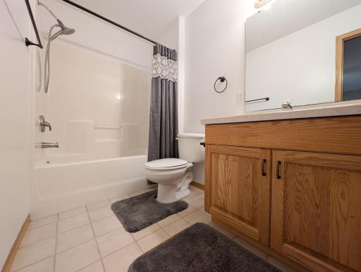 L2P035-707 14th Ave E West Fargo.jpg