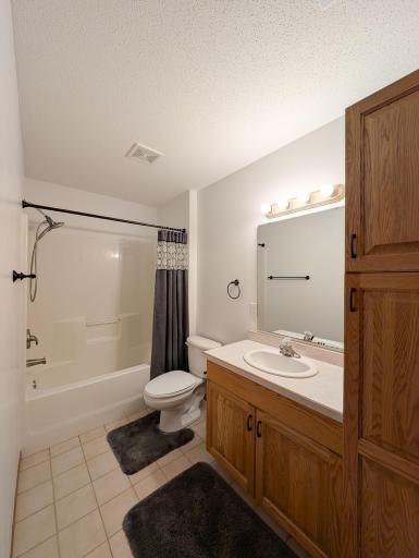 L2P036-707 14th Ave E West Fargo.jpg