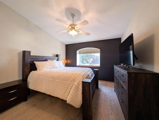 L2P027-707 14th Ave E West Fargo.jpg