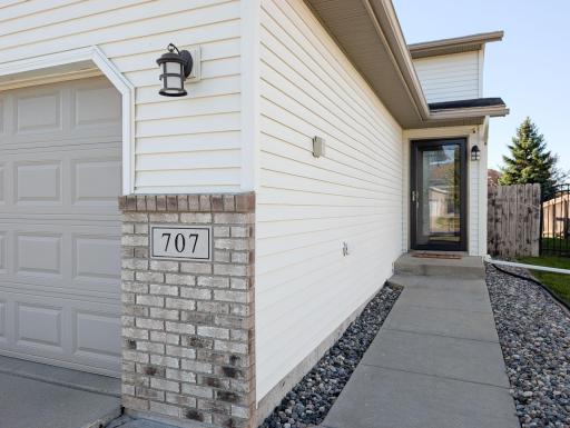 L2P004-707 14th Ave E West Fargo.jpg
