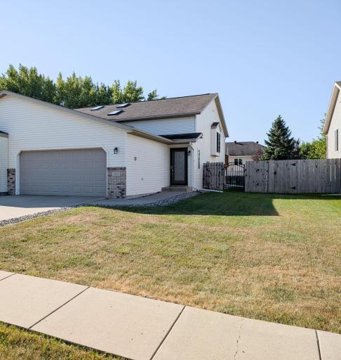 L2P002-707 14th Ave E West Fargo.jpg