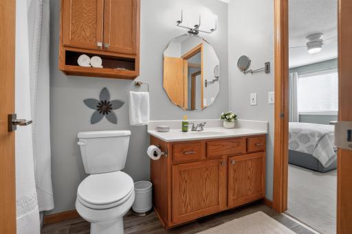 Full bath on upper level between bedrooms