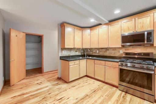 415 Ridgewood Avenue, 101, Minneapolis, MN 55403