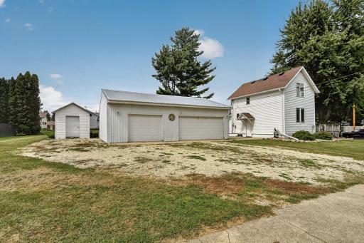 Oversize garage w/plenty of parking space