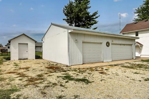 Oversize 3-car garage