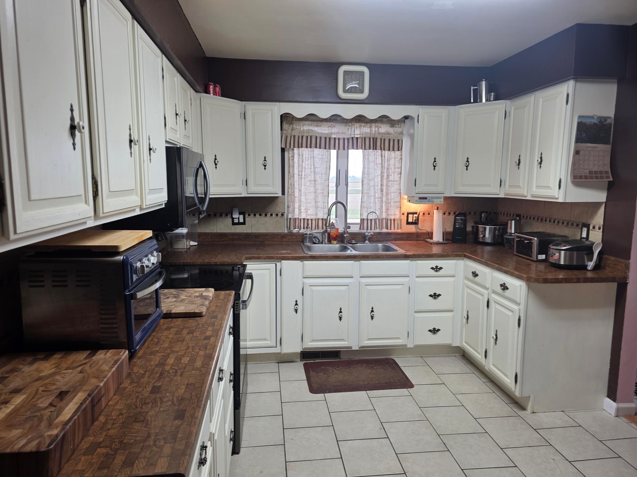 Cute Kitchen- With Travertine Backsplash