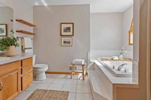 Bright and large ensuite primary bathroom