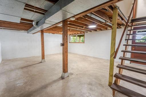 Full Unfinished Basement