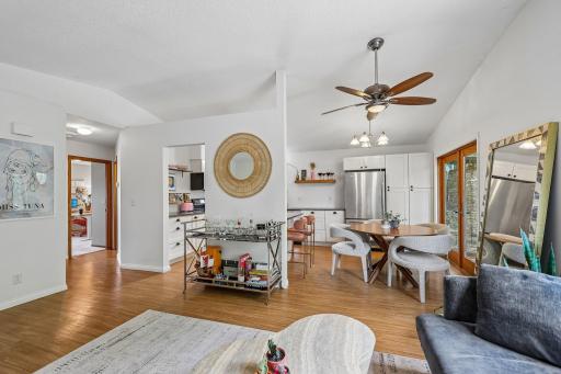 10-web-or-mls-Fillmore St-S0209-008.jpg