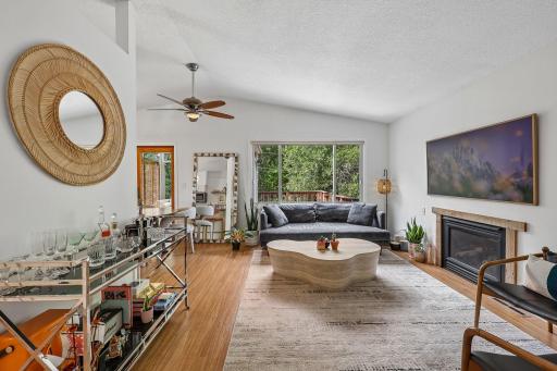 9-web-or-mls-Fillmore St-S0209-007.jpg
