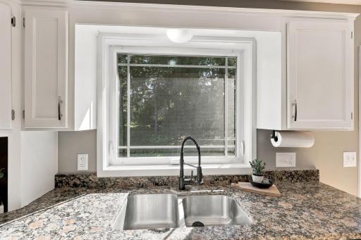555 White Pine Way, Eagan, MN 55123