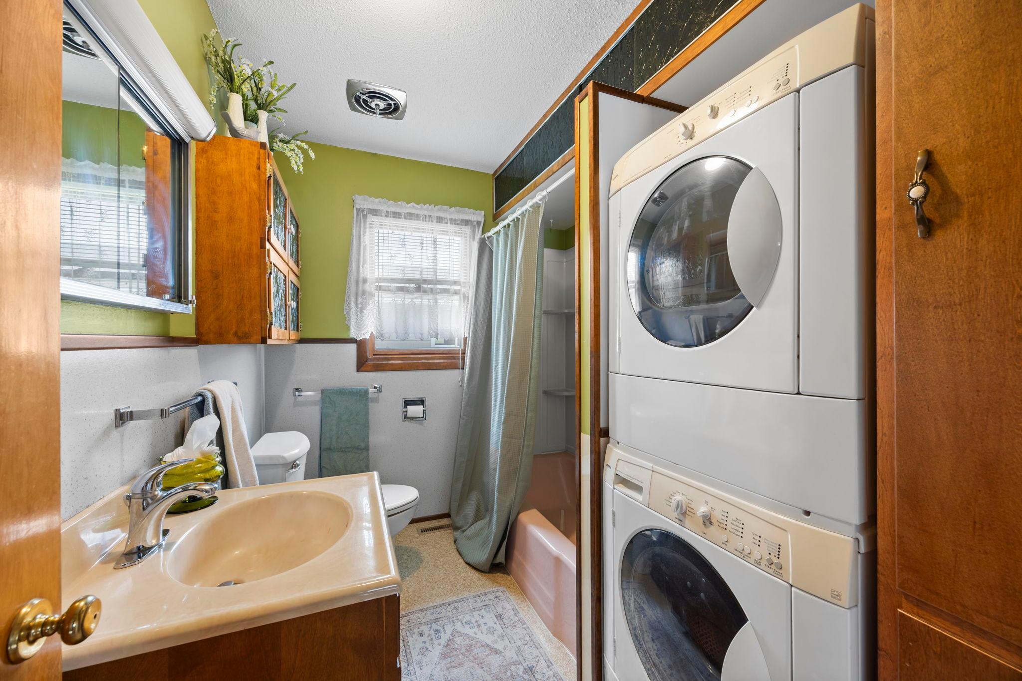 Main floor full bath & laundry