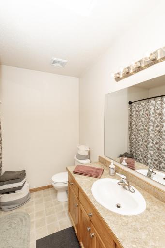 Bathroom 1 - Full