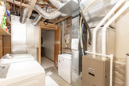 Laundry/Utilities