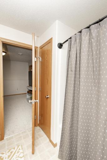 Bathroom 2 - Full