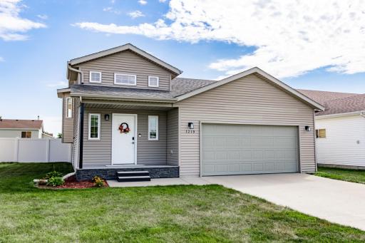 1219 DIVERSION Drive W, West Fargo, ND 58078