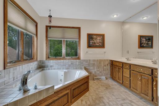 owners bath with double vanity