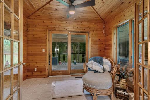 sitting area with exit from home to screened in deck