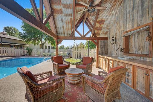 14x17 pool hut with seating and ceiling fan