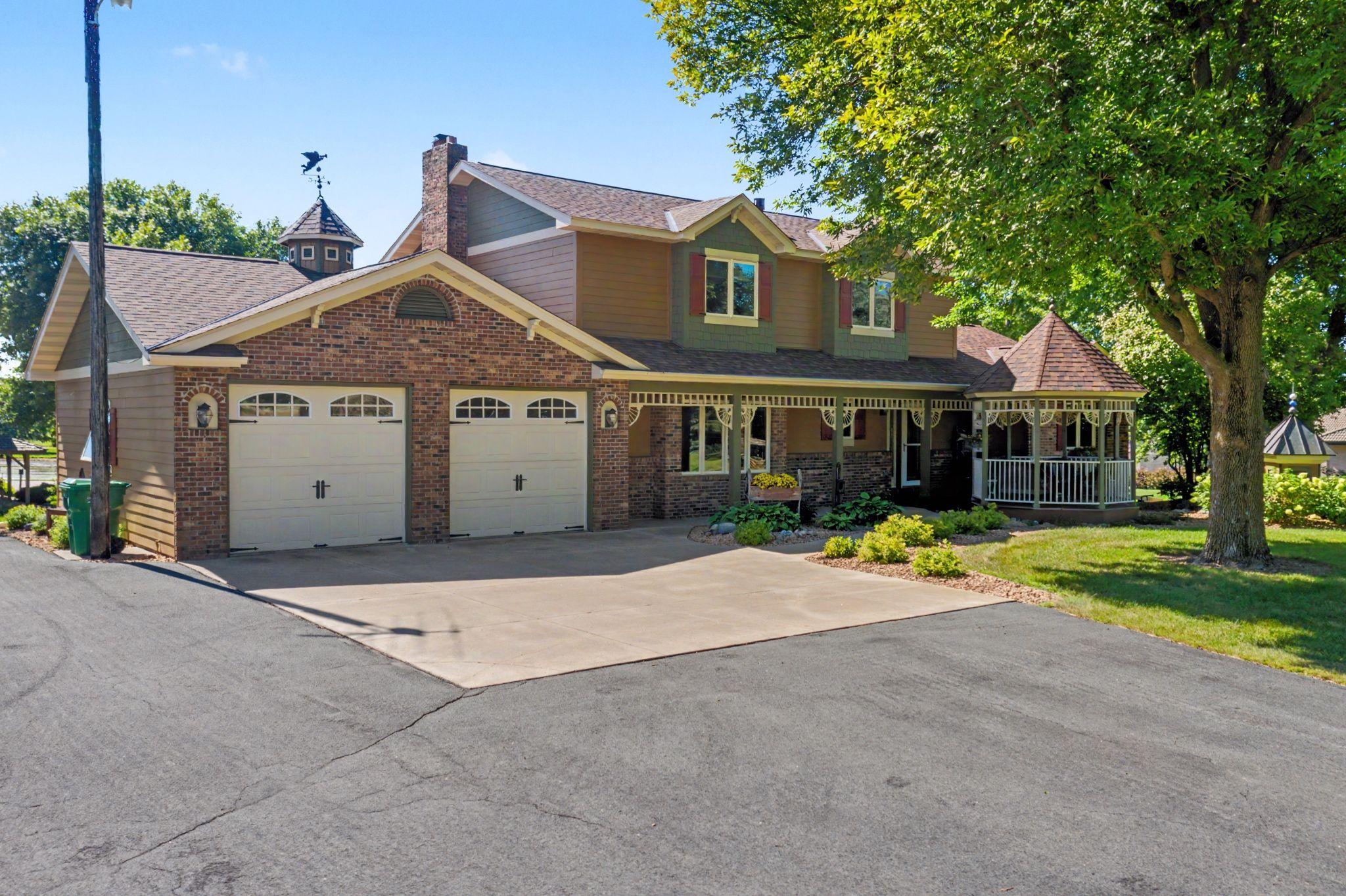 3-web-or-mls-9561_45th_Street_Northeast_03_print.jpg