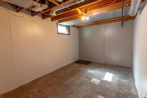 21 Den or Family Room.jpg