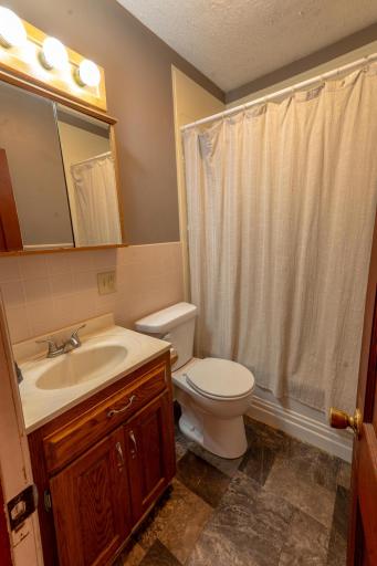 19 Main Floor Bath.jpg