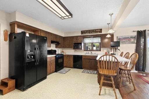 Kitchen appliances included