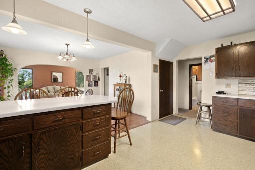 Open floor plan to dining
