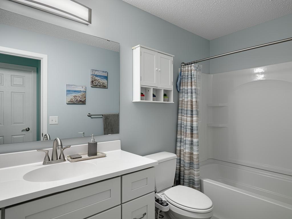 9 - Bathroom.jpg