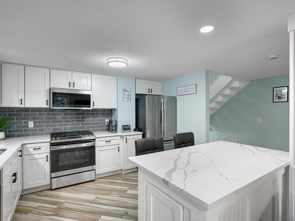4 - Kitchen.jpg