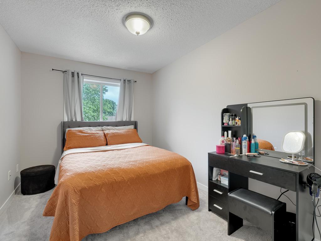 8 - Bedroom.jpg