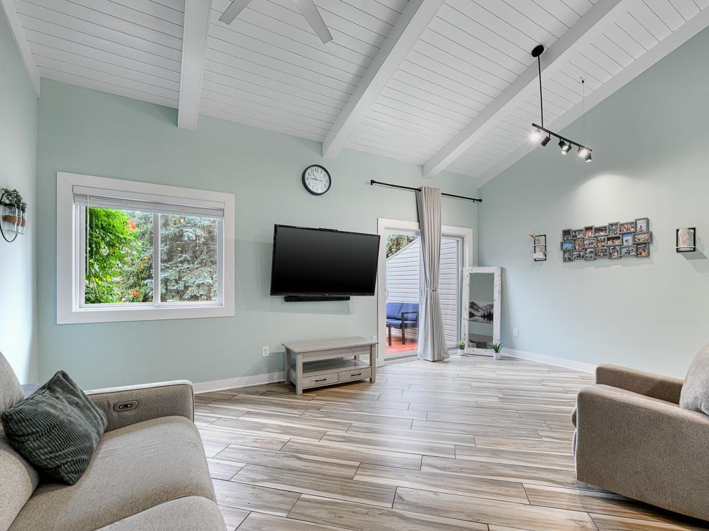 2 - Living Room.jpg